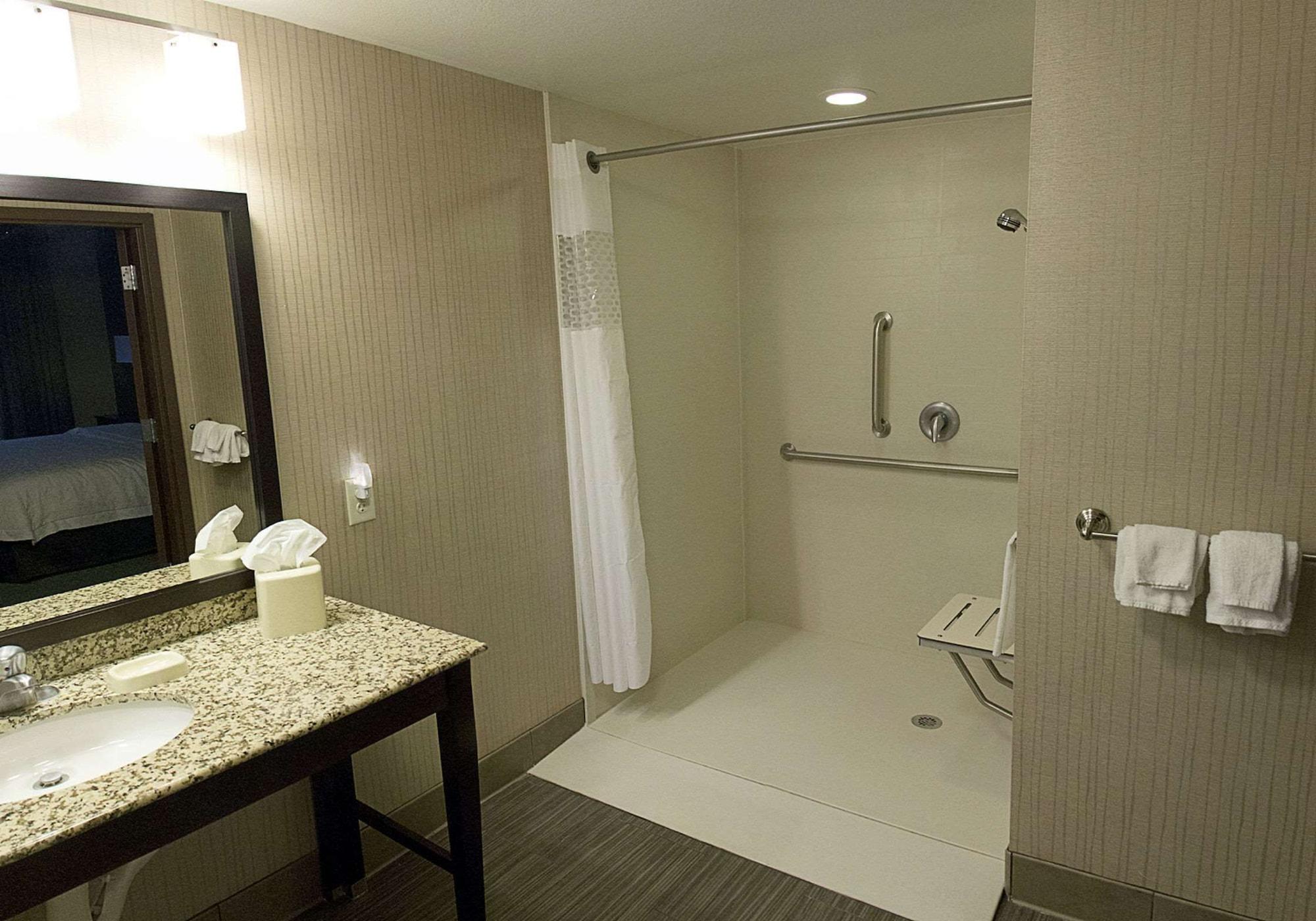 Hampton Inn & Suites Bismarck Northwest Dış mekan fotoğraf