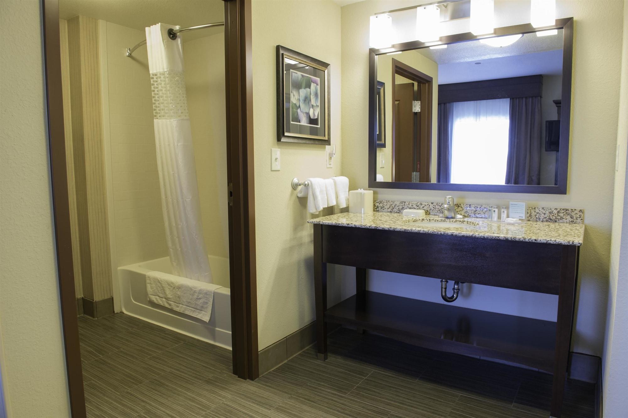 Hampton Inn & Suites Bismarck Northwest Dış mekan fotoğraf