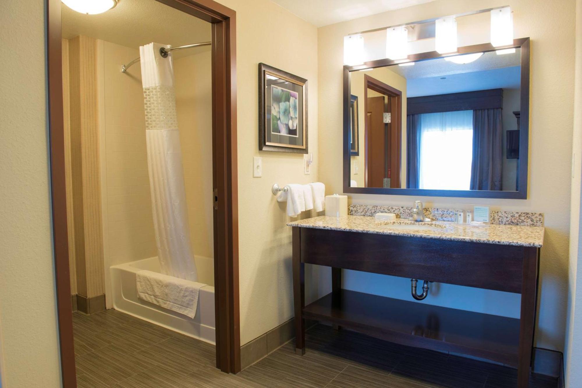 Hampton Inn & Suites Bismarck Northwest Dış mekan fotoğraf